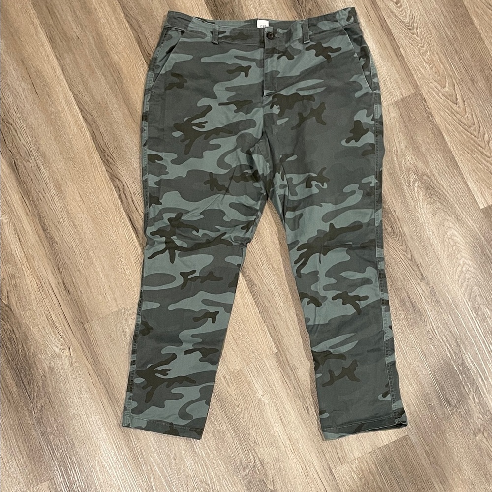 GAP Camouflage Chinos